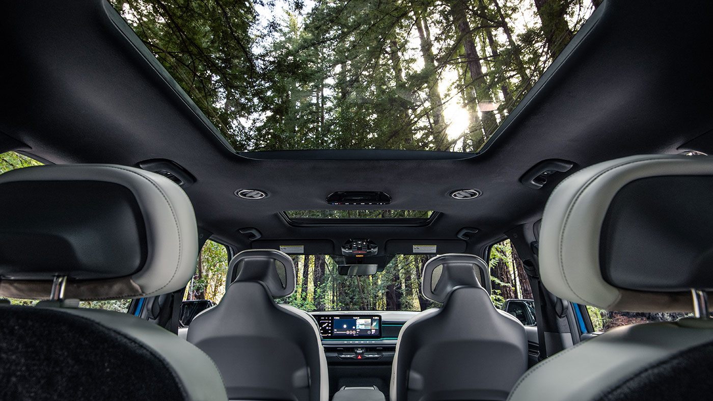 Vue de l'intérieur de la Kia EV9 2025 et du toit ouvrant
