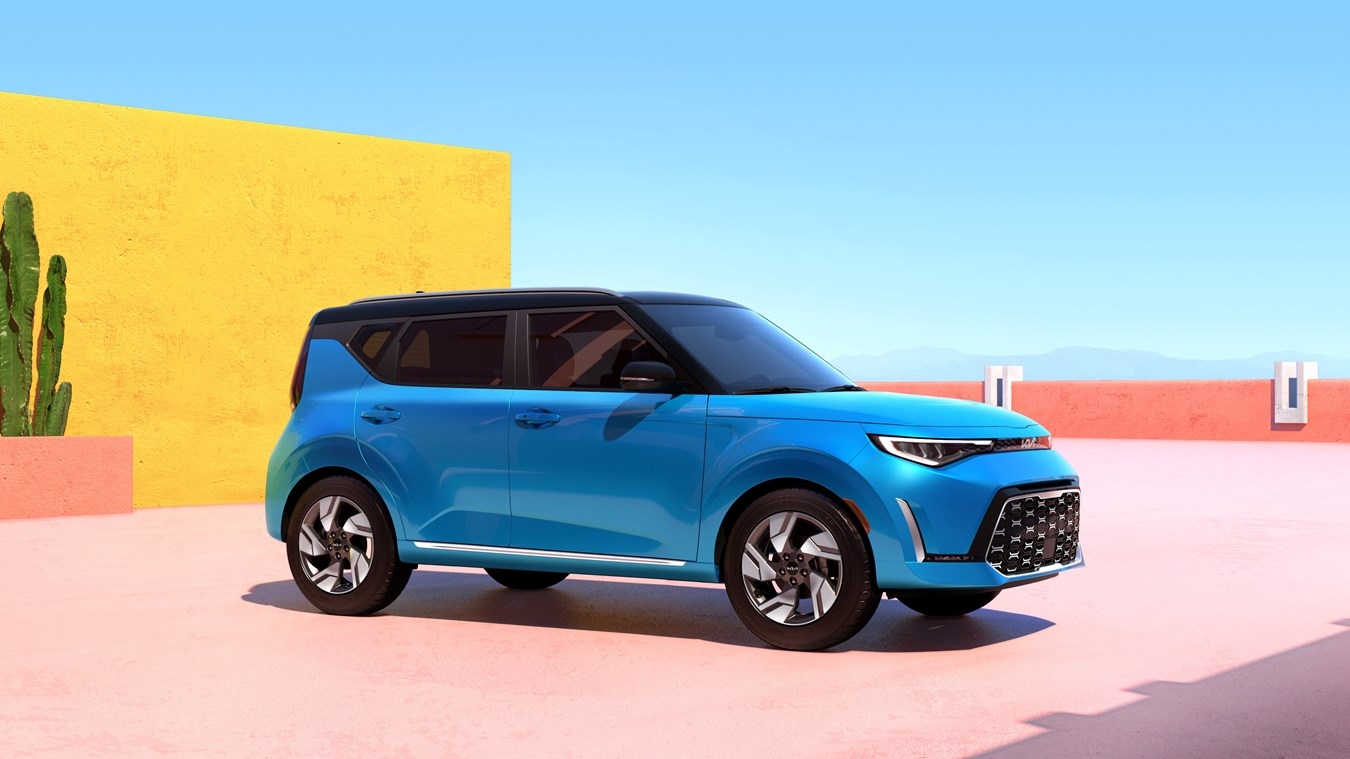 Vue 3/4 latérale du Kia Soul 2025 à l'extérieur.