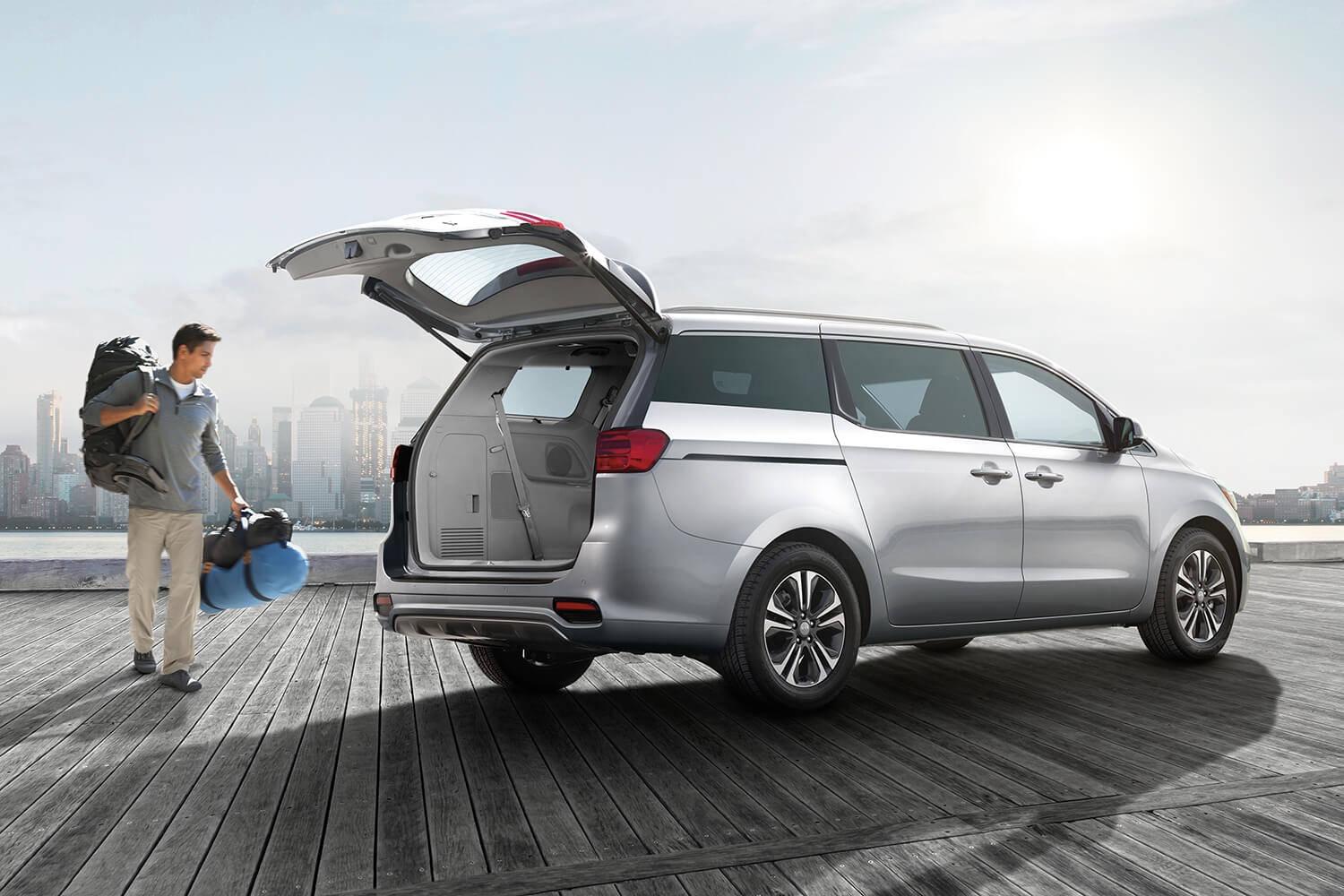 Kia Sedona 2020 avec coffre ouvert