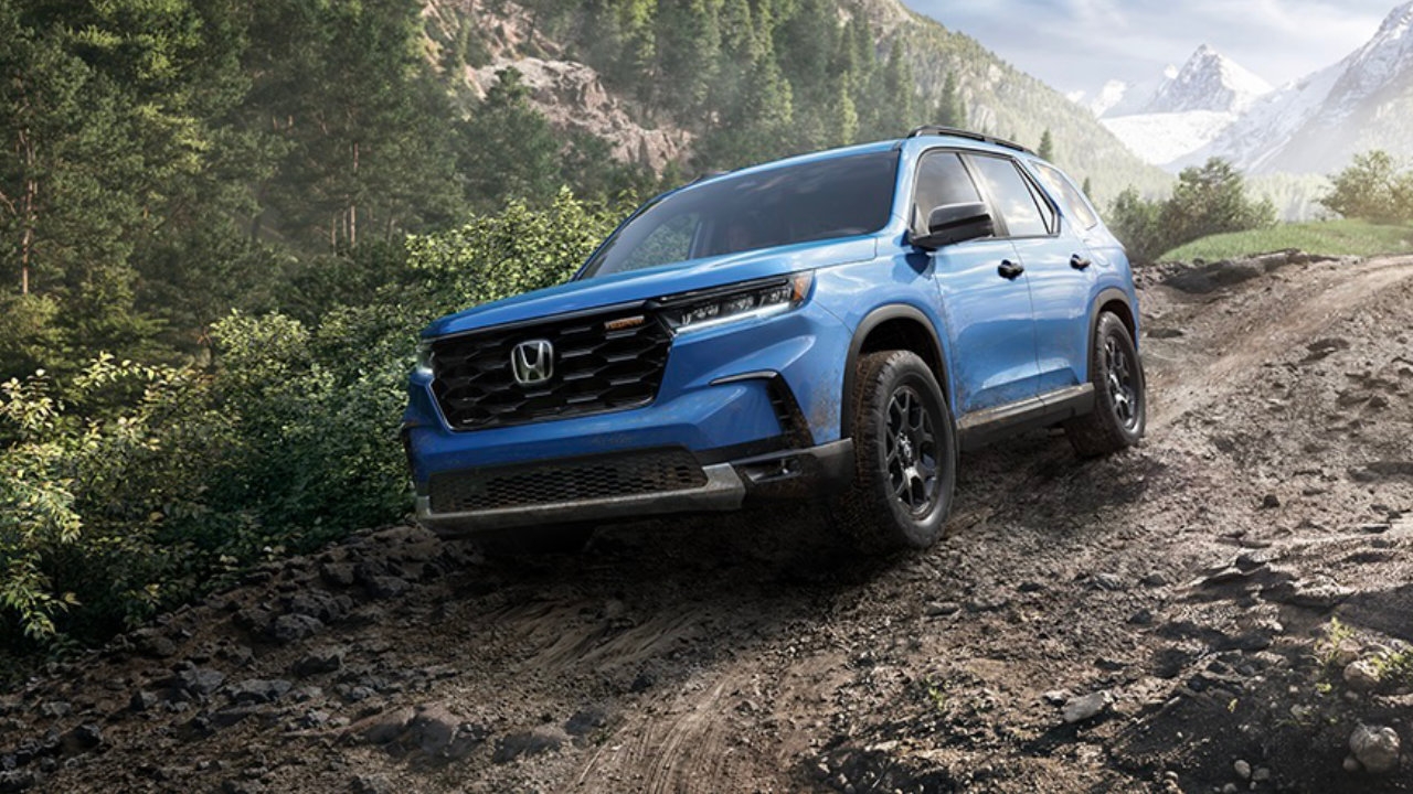 vue latérale avant d'une Honda Pilot 2024